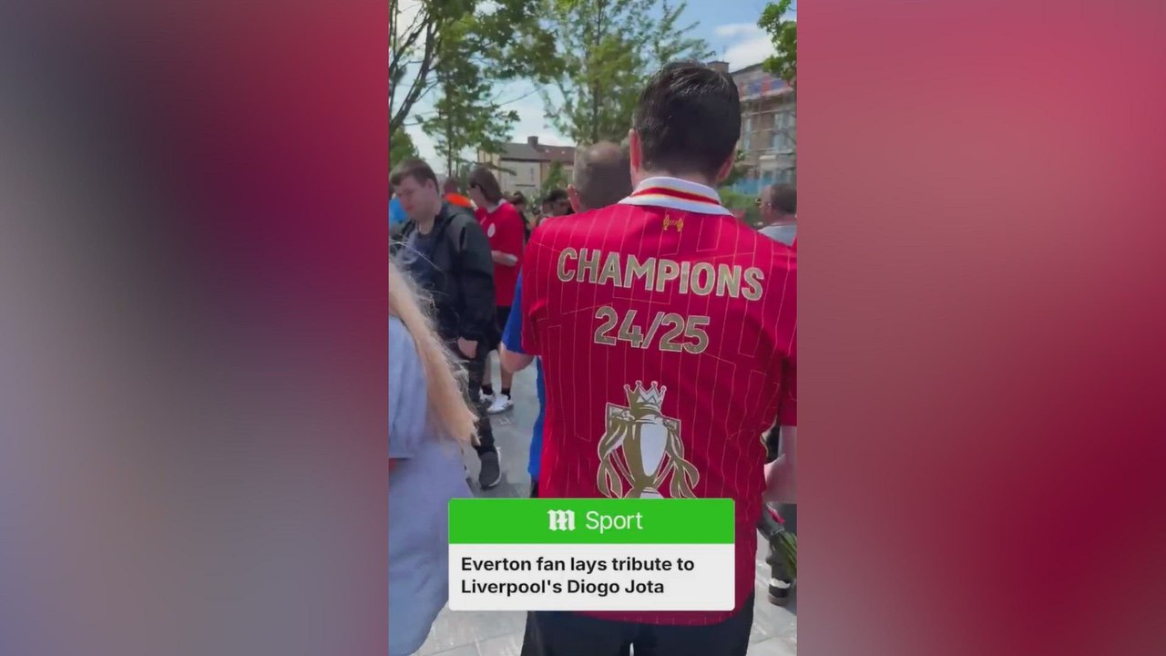 Touching tribute: Everton Fan Honors Diogo Jota at Anfield