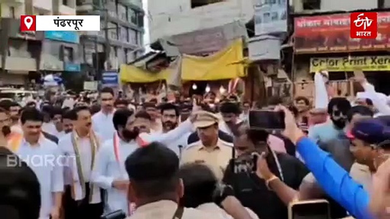 आषाढी एकादशी शासकीय महापूजेचा वेळ कमी होणार, व्यवस्थापक श्रोत्री यांची माहिती, उपमुख्यमंत्री शिंदे यांनी घेतलं मुखदर्शन