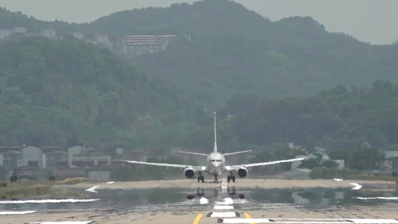 해군, '잠수함 킬러' 해상 초계기 포세이돈 실전 배치 / YTN
