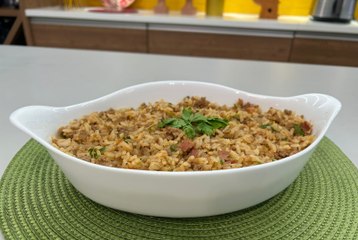 Arroz de carreteiro com carne moída e linguicinha