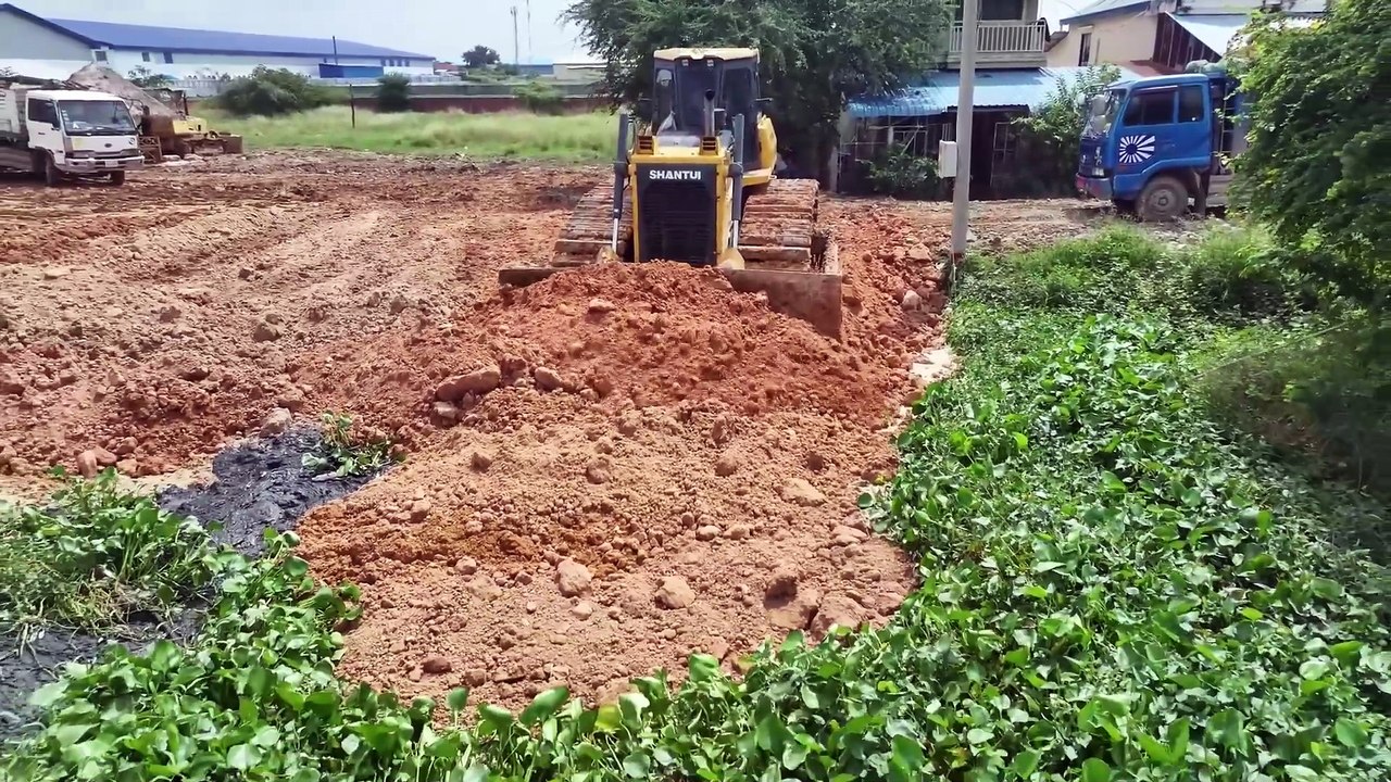 OMG!! 5Ton Trucks Unloading Soil Filling a big lake and a sink land with big lake
