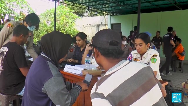 Al menos seis muertos y decenas de desaparecidos tras naufragio de ferry en Bali