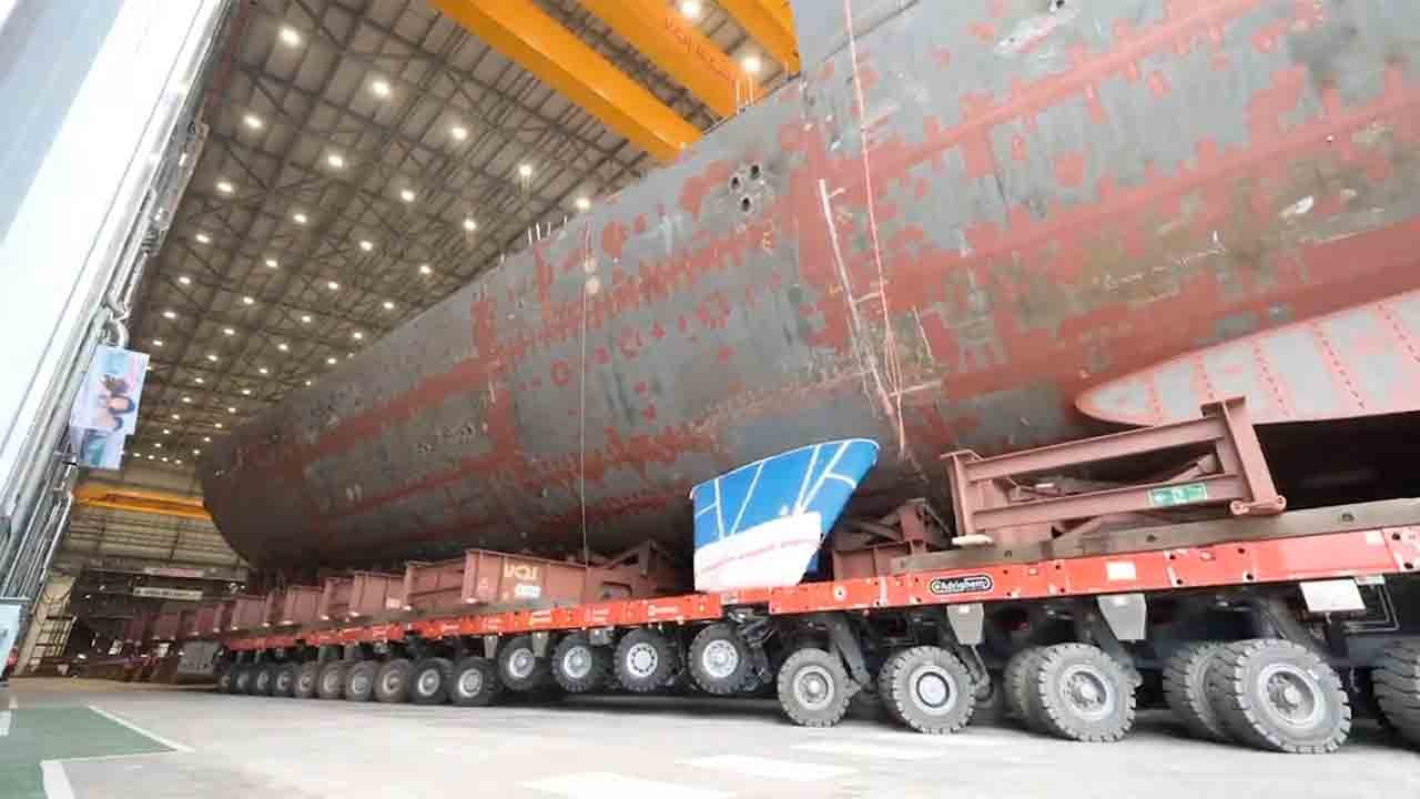 Video zeigt den Transport eines riesigen Abschnitts der neuen Type-26-Fregatte der Royal Navy