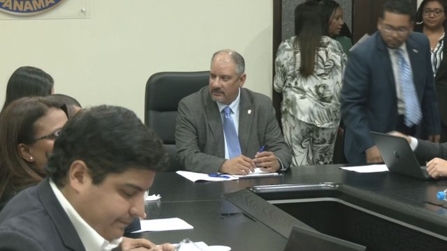 Asamblea Nacional promete mediar entre docentes y Ejecutivo para poner fin a la huelga