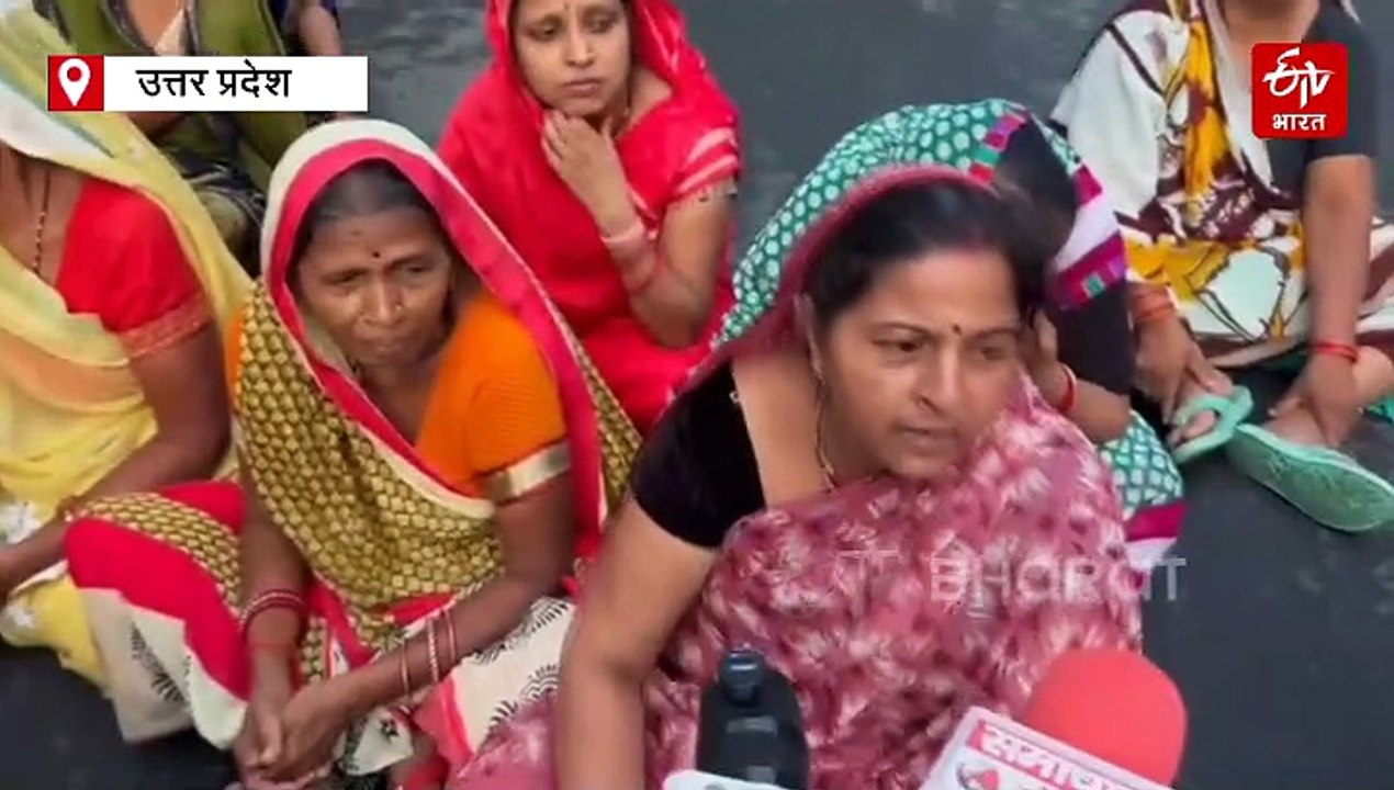 बिजली-पानी की समस्या से आजिज महिलाओं ने सड़क पर लगाया जाम, टंकी पर चढ़ कर किया प्रदर्शन