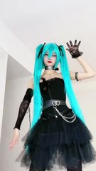 Miku Hatsune Cosplay Polka Dance