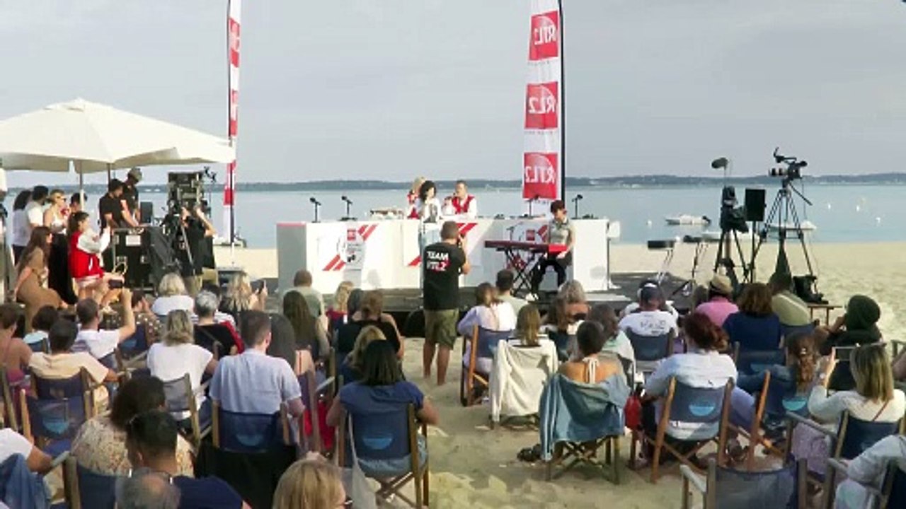 LIVE - Superbus et Rori interprètent "Butterfly" dans Le Double Expresso RTL2 (04/07/25)