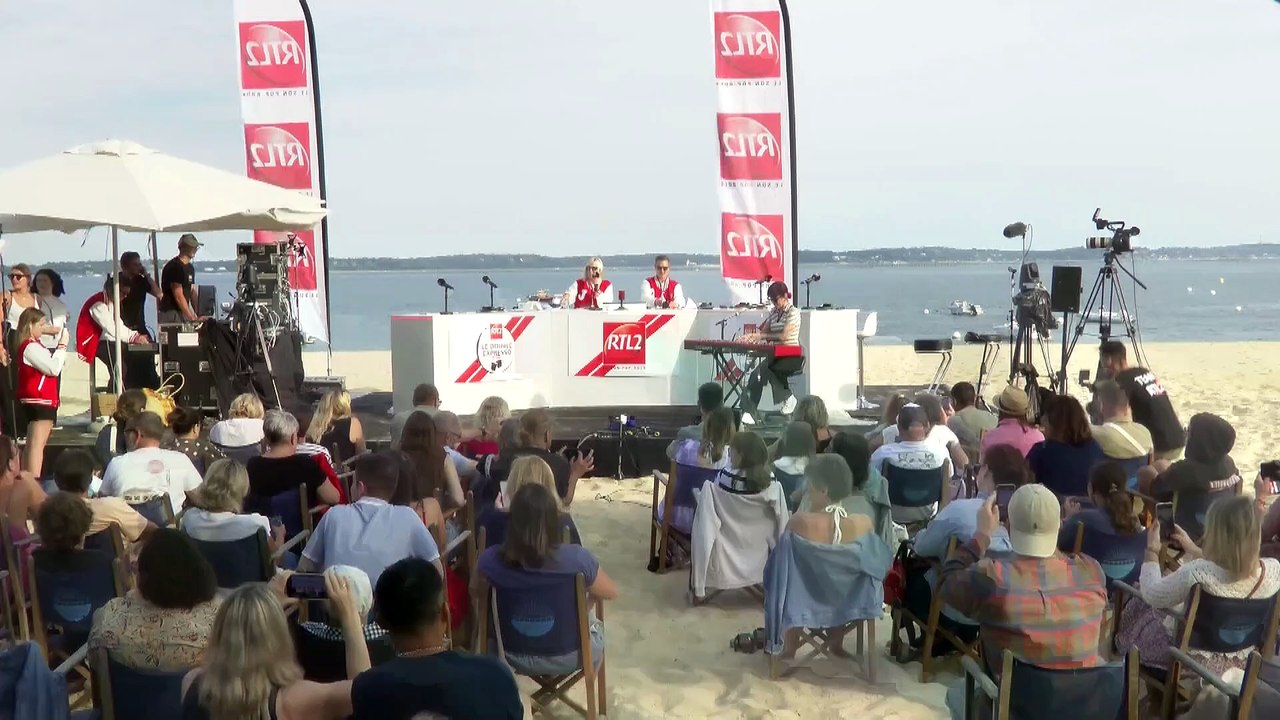 LIVE - Superbus interprète "Lola" dans Le Double Expresso RTL2 (04/07/25)