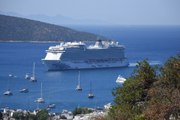 Avrupa'dan kruvaziyer akını devam ediyor: İki gemiyle binlerce turist geldi