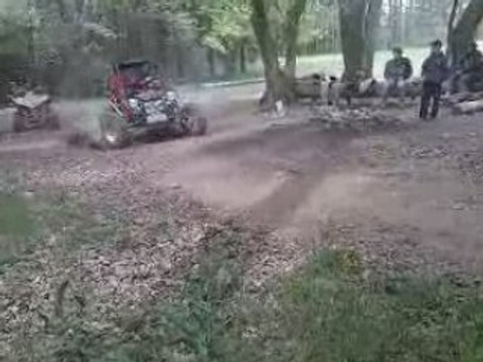 Romain 9 ans avec son quad 125