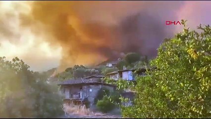 İzmir yanıyor! Yangın evlere ulaştı, 4 mahalle boşaltıldı...
