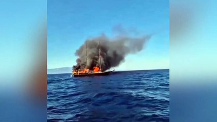 27 metrelik tekne yanarak battı