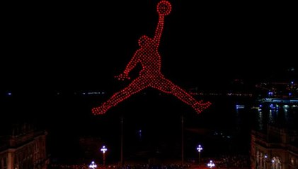 Trieste: lo show con i droni per celebrare Michael Jordan