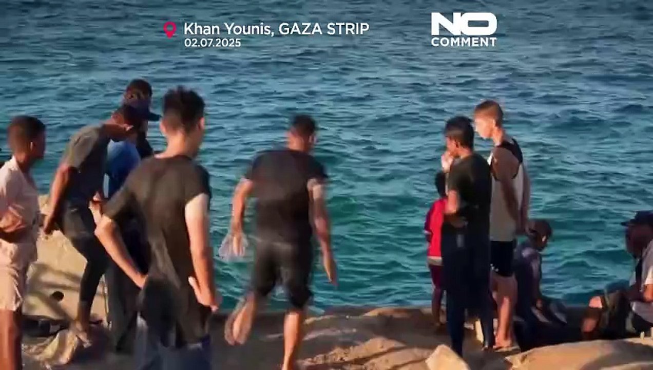 فلسطینی‌های ساکن غزه در پی تشدید گرما و کم‌آبی به دریا پناه بردند