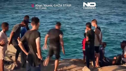 فلسطینی‌های ساکن غزه در پی تشدید گرما و کم‌آبی به دریا پناه بردند