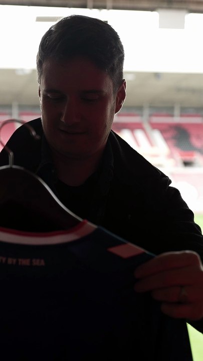 I feel emotional - Watch Lake Poets singer Marty respond after seeing the lyrics of his song woven into new SAFC strip