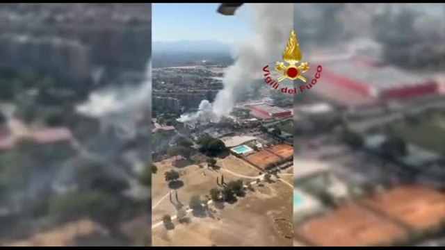 Roma, le immagini dall'alto dopo l'esplosione in un distributore