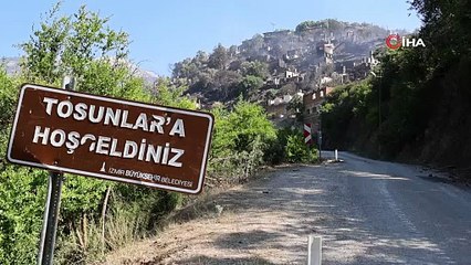 İzmir’de boşaltılan Tosunlar Mahallesi yangında harabeye döndü