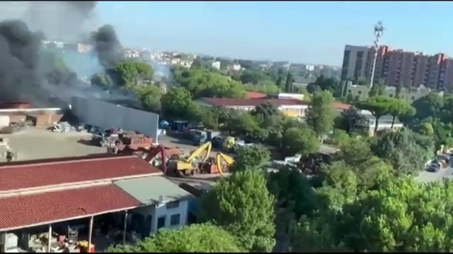 Rome: moment of the gigantic explosion of the fuel distributor filmed by camera - #Roma #esplosione