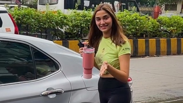 जिम आउटफ़िट में स्पॉट हुईं Saiee Manjrekar
