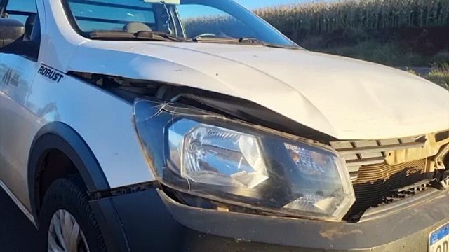 Após 'fechada' de caminhão, Saveiros se envolvem em colisão na BR-467