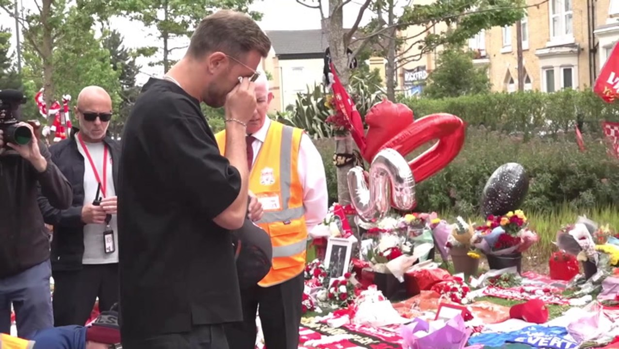 Liverpool’s Jordan Henderson wipes away tears as he pays emotional ...