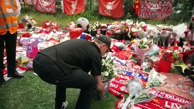 Jordan Henderson wipes away tears at Diogo Jota memorial