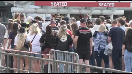 Cardiff freme: Oasis per la prima volta live insieme dopo 16 anni