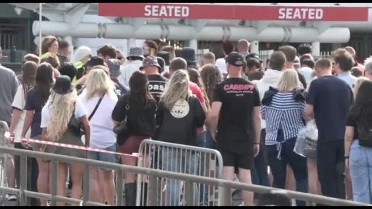 Cardiff freme: Oasis per la prima volta live insieme dopo 16 anni