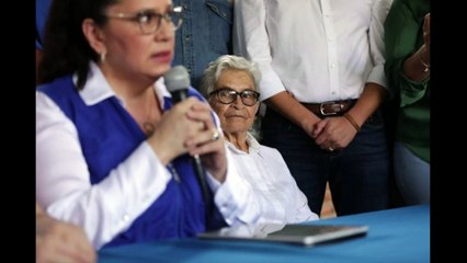 Embajada de EE. UU. devuelve la visa a madre de Juan Orlando Hernández