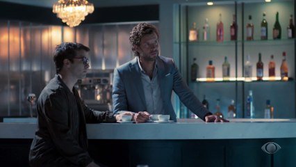 Ivan revela a Carlos Mário que Sebastião irá assumir esquema de falsificações, sem saber