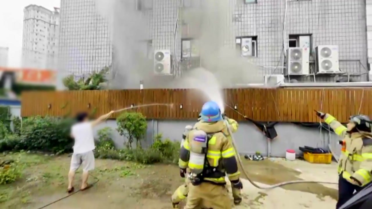 하남 신장동 상가 건물 화재...16명 대피 / YTN