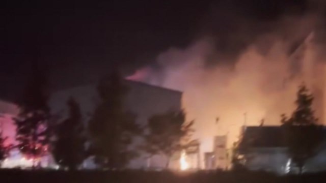 경기 화성시 도료 제조 공장 화재...다친 사람 없어 / YTN