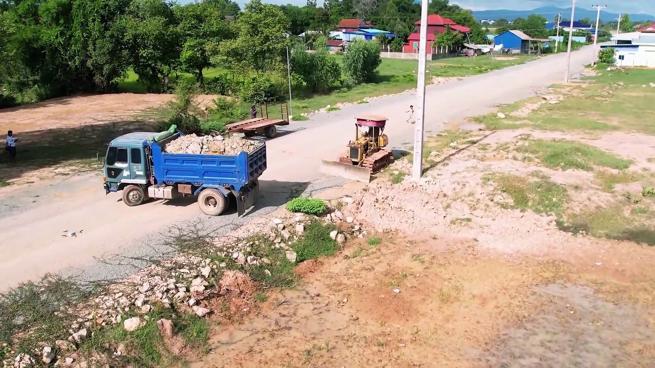 100% success, start a new project in one day with a Mini Bulldozer with a 5 ton truck