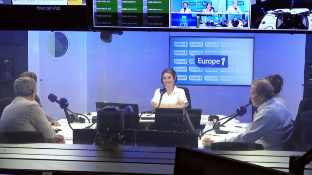 «Je l'ai eu, papa !» : après les résultats du baccalauréat, ambiance de fête et émotion devant un lycée parisien