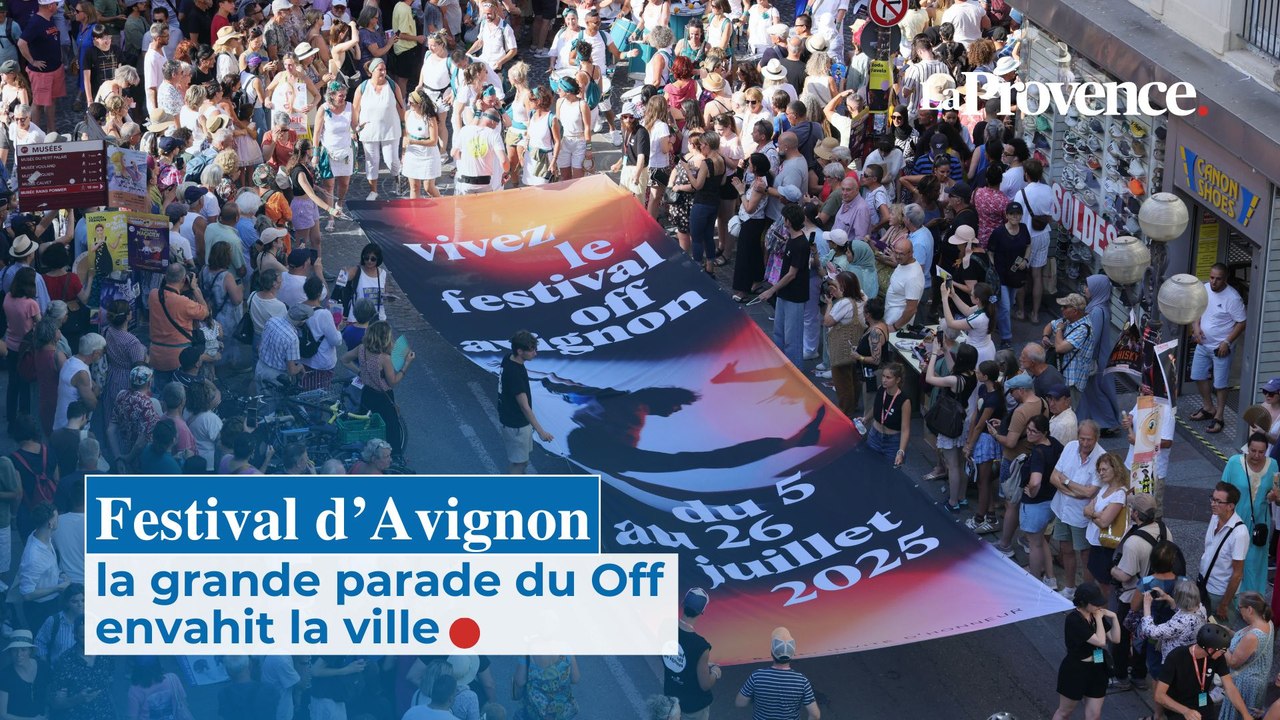 Festival d'Avignon : la grande parade du Off envahit la ville