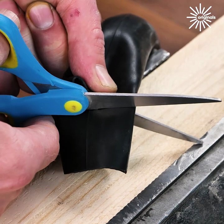 The one tip you need to know about hammering nails! 💯