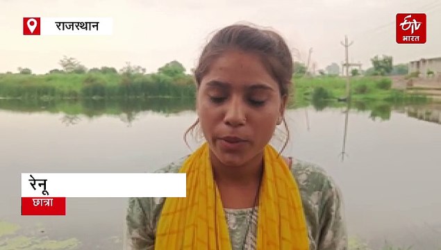 सैंपऊ के बच्चे जान जोखिम में डालकर स्कूल जाने को मजबूर, टायर के ट्यूब पर बैठकर करते हैं नदी पार