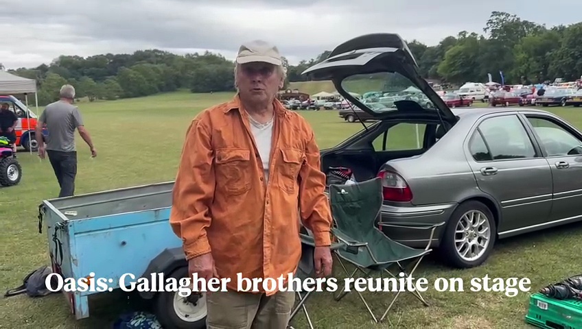 Oasis: Gallagher brothers reunite on stage