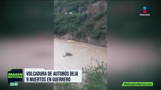Nueve muertos y 16 lesionados es el saldo de la volcadura de un autobús en Guerrero