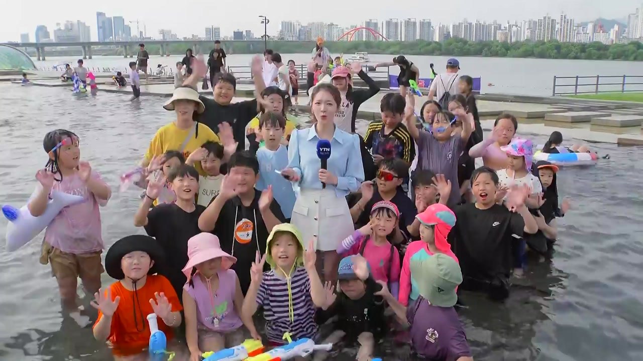 [날씨] 35℃ 안팎 폭염 맹위...더위 반기는 도심 물놀이장 / YTN
