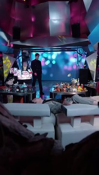 When they were in college, she was the arrogant daughter of a rich family, and he was the taciturn and cold scholar from a poor family. She pursued him passionately, but he was proud and refused to be moved. They met again many years later. He had suddenl