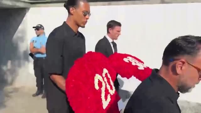 Disparition de Jota - L'arrivée des joueurs de Liverpool aux funérailles