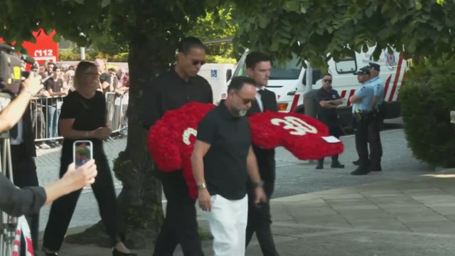 Llegada de la comitiva del Liverpool al funeral por la muerte de Diogo Jota y su hermano André Silva Jota
