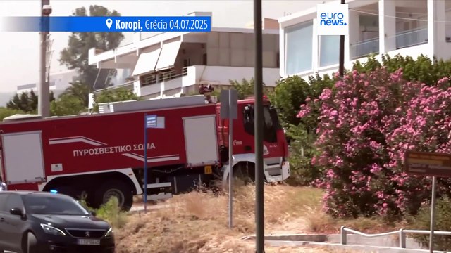 Bombeiros combatem incêndios na Grécia e na Turquia, provocando evacuações e respostas de emergência