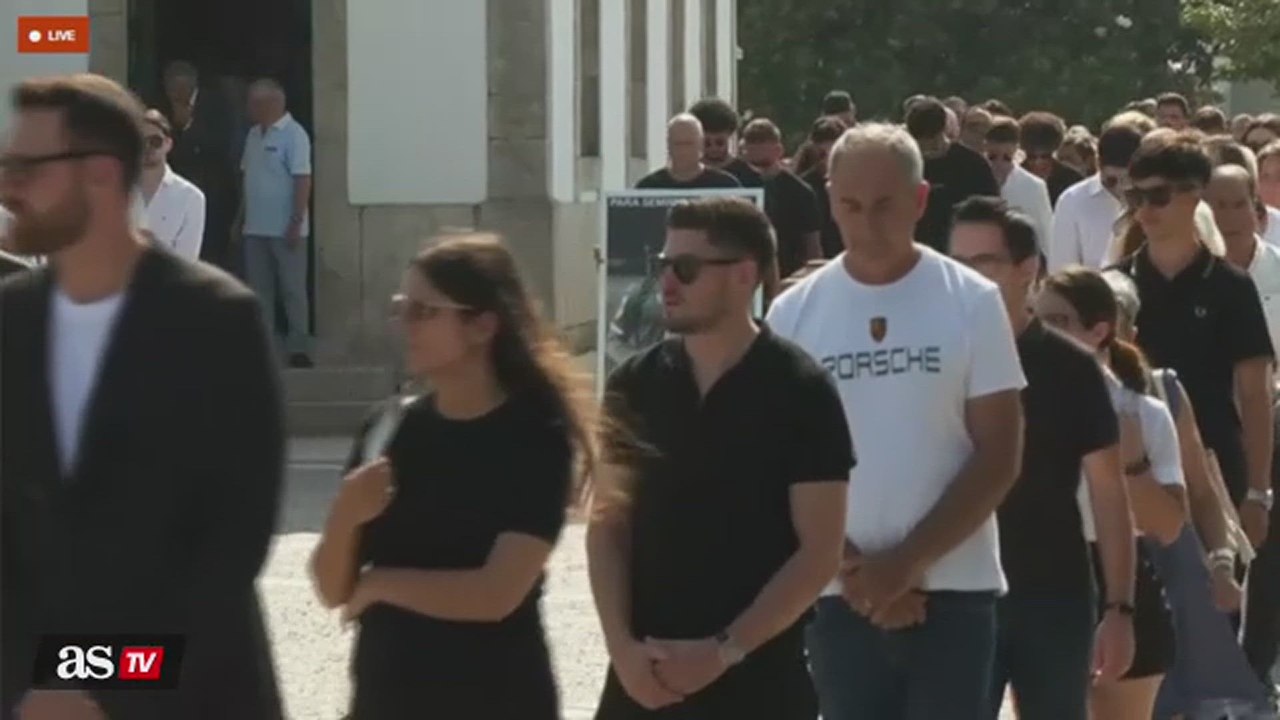 Heartbreaking moment: Ruben Neves carries Diogo Jota’s coffin at funeral