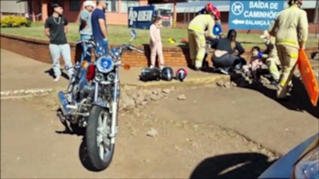 Homem e criança ficam feridos após colisão de moto contra caminhão às margens da BR-277
