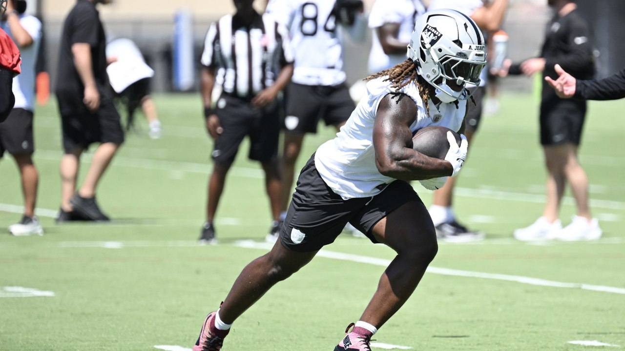 Travis Hunter and Ashton Jeanty Lead Offensive Rookie Race