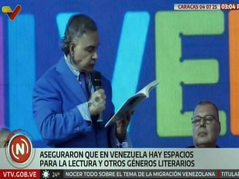 Libros del poeta Tarek William Saab fueron bautizados en el desarrollo de la FILVEN 2025