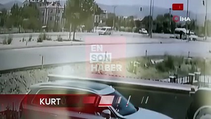 Isparta'da otomobille çarpışan minibüs devrilmekten son anda kurtuldu